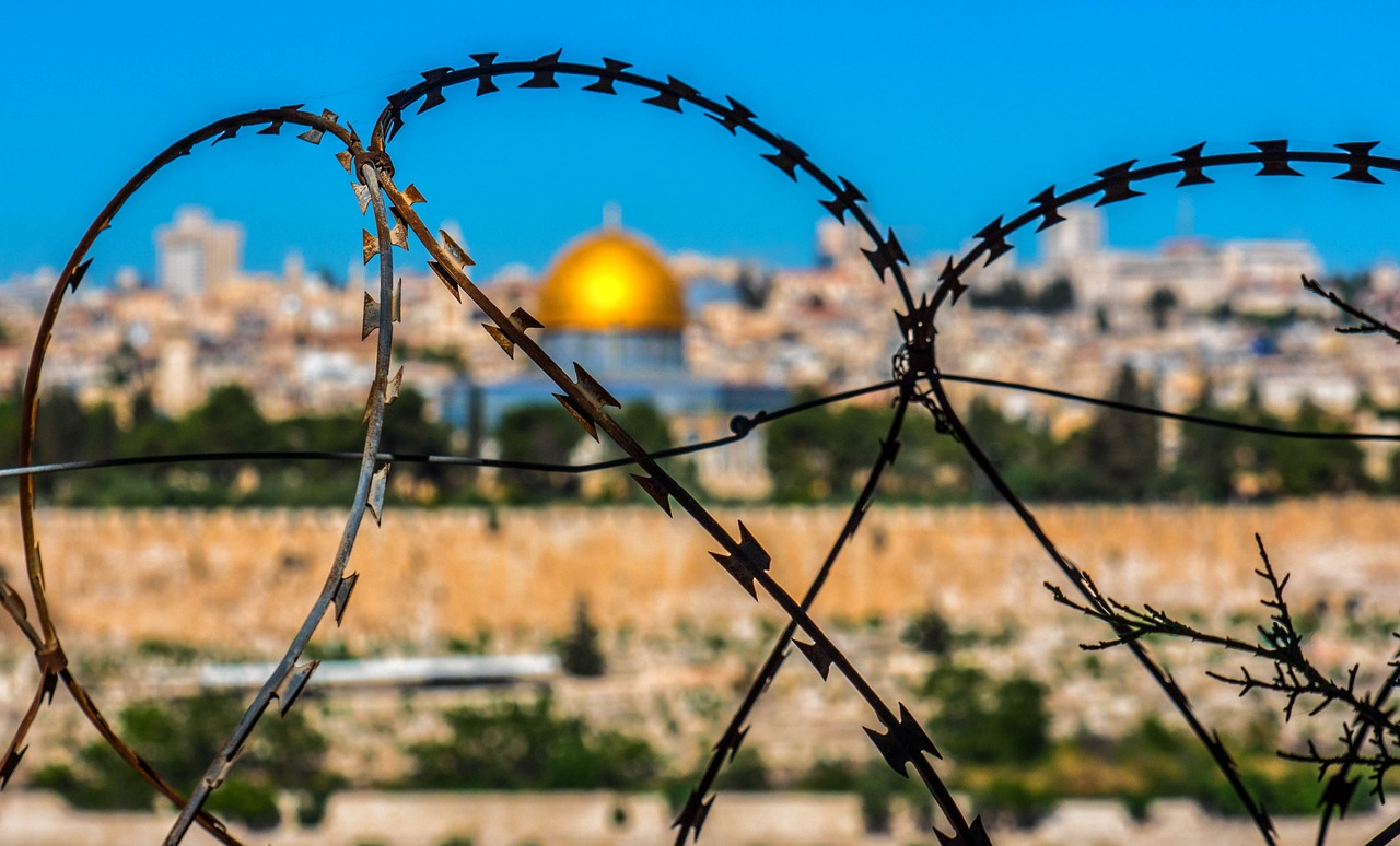 barbed wire, jerusalem, holy land-1876148.jpg